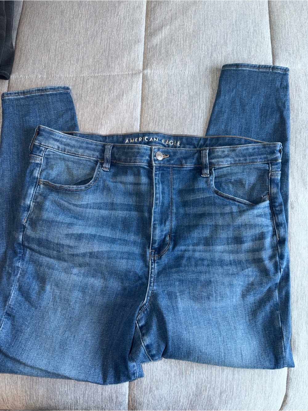 American Eagle Outfitters women’s Slim Straight Denim Jeans - Medium Blue Wash